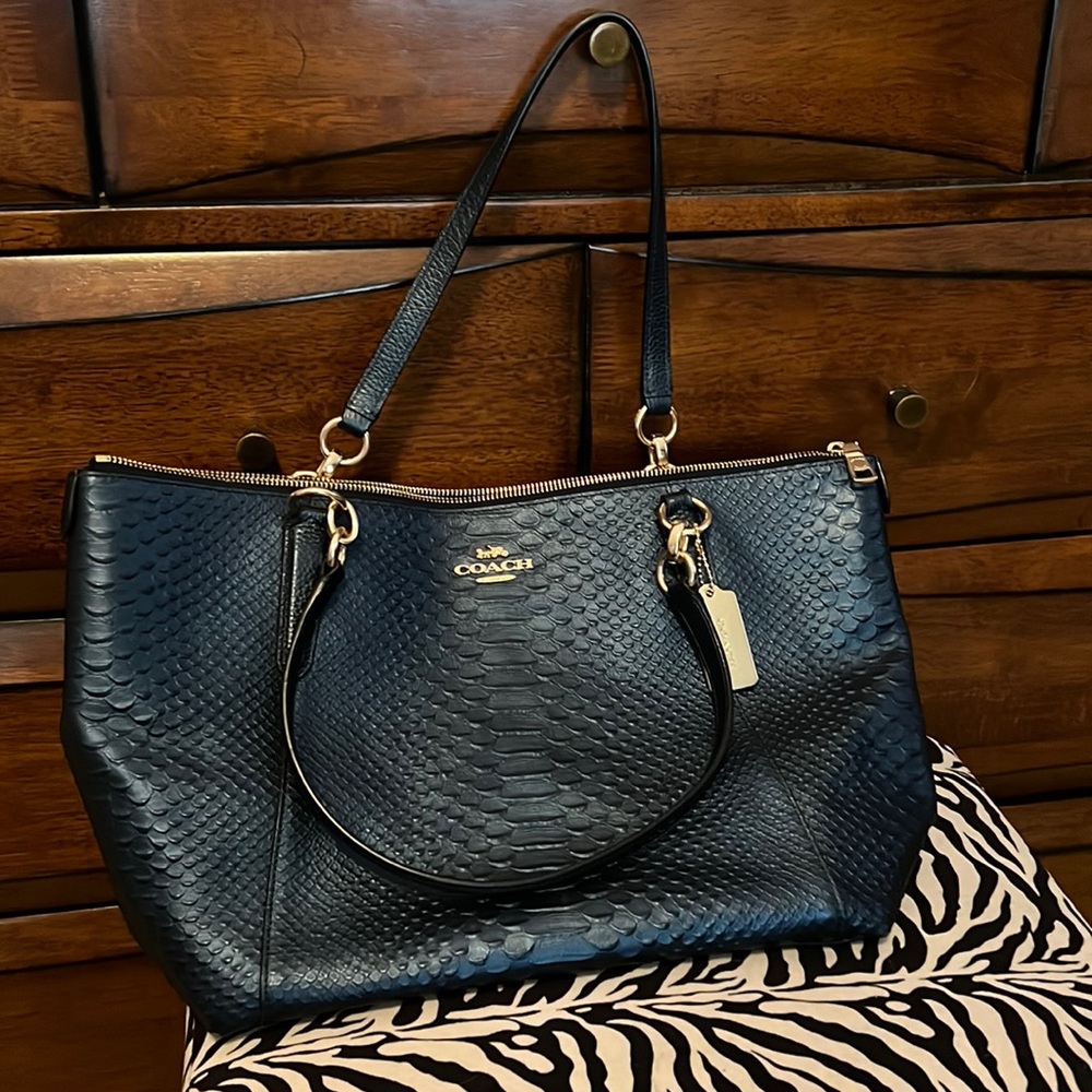 Coach New York beautiful handbag!